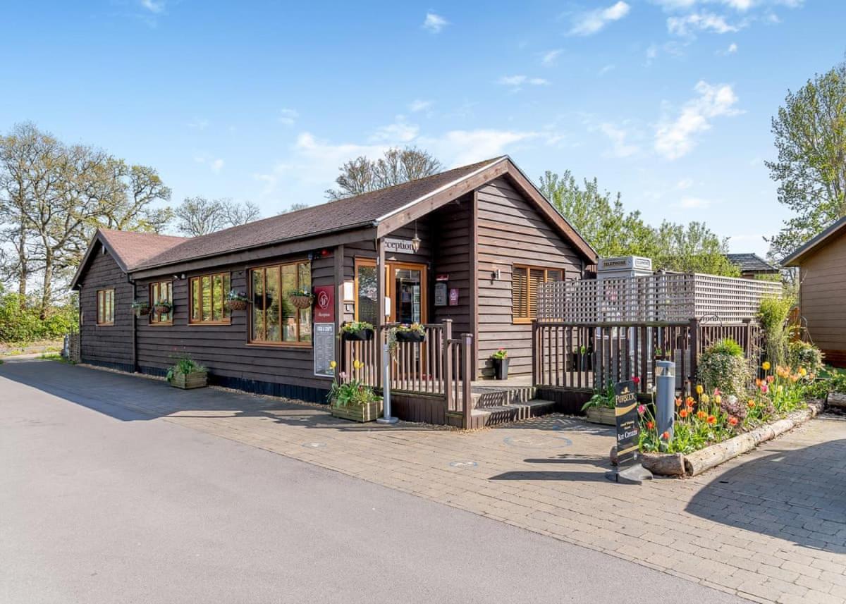 Wareham Forest Lodge Retreat Lytchett Minster Eksteriør bilde